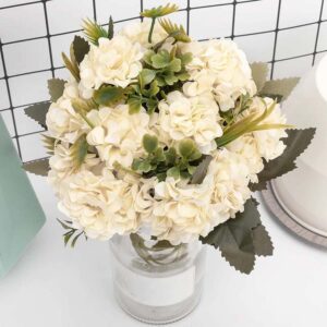 hortensia blanc en bouquet